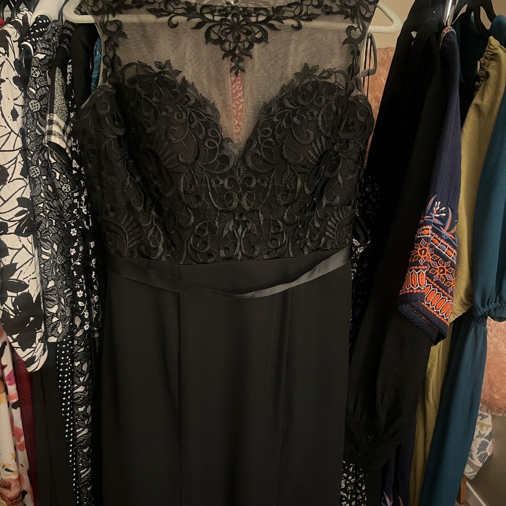 Elegant Black Lace Evening Dress